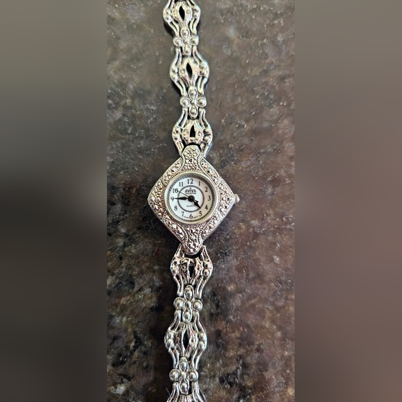 VINTAGE Aviva collection ladies watch - Picture 3 of 5